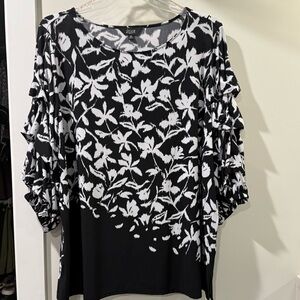 Slim Factor Black and White Floral Blouse